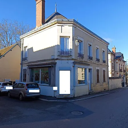 Chateau, Poteries, Vins Et Randonnees Saint-Amand-en-Puisaye Exterior photo