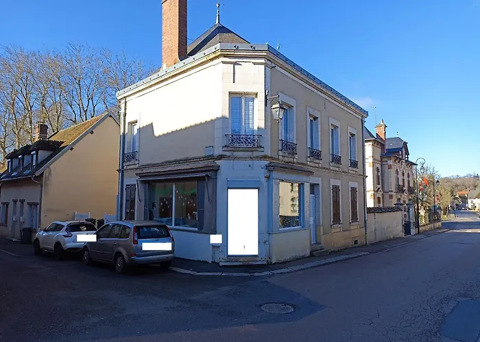 Chateau, Poteries, Vins Et Randonnees